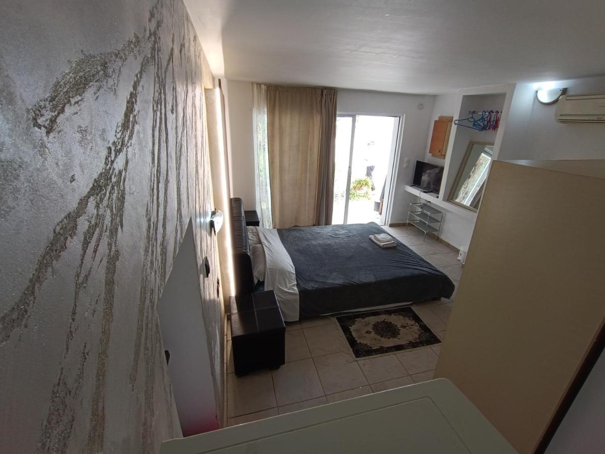 Azalea Garden Apartment With Mountain View 클레마스티 외부 사진