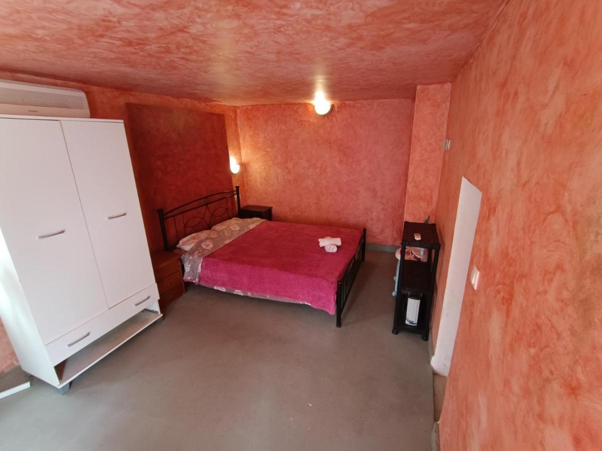 Azalea Garden Apartment With Mountain View 클레마스티 외부 사진